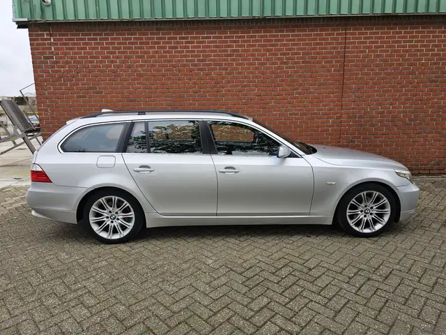 BMW 5 Series view 9