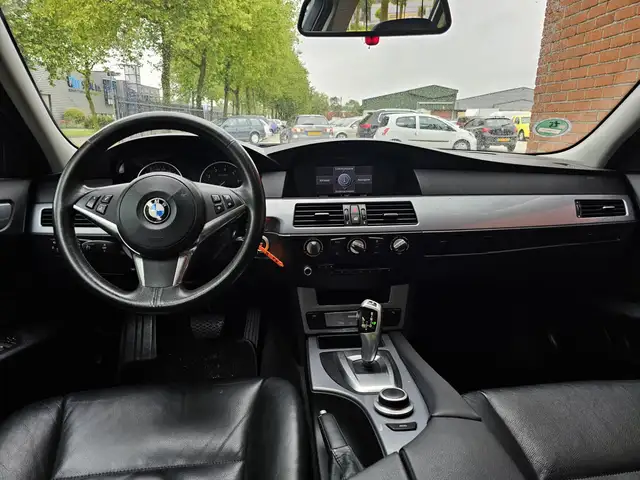 BMW 5 Series view 6