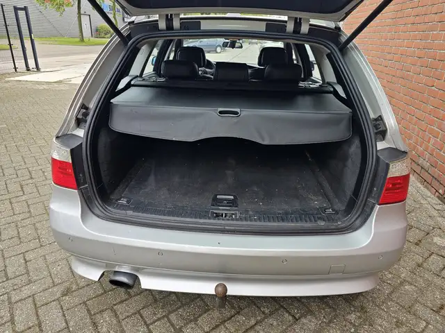 BMW 5 Series view 12