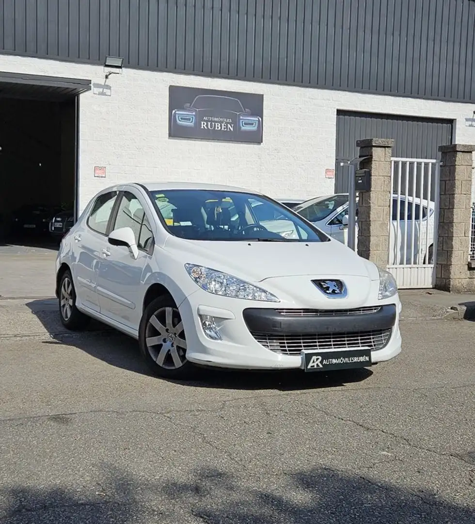 Peugeot 308 Confort 1.6 HDI 110 FAP CMP Auto. Blanco - 1