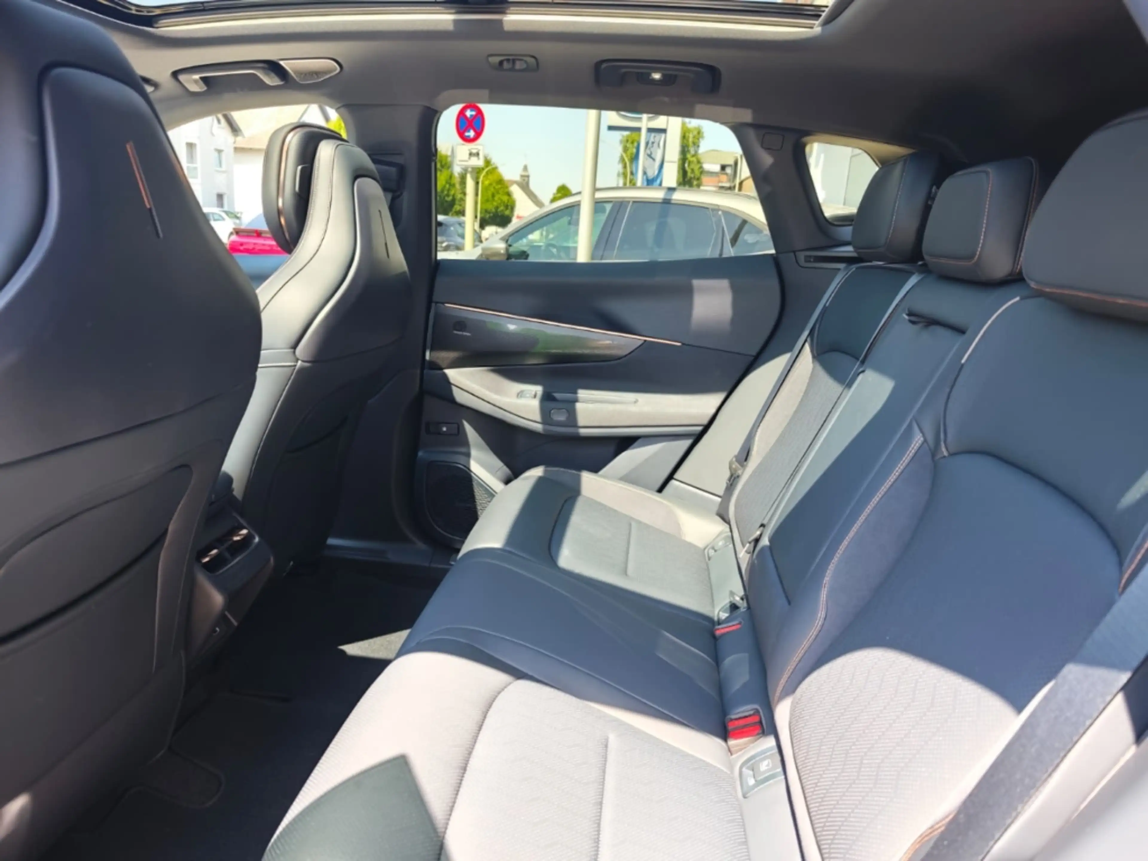 Lynk & Co 08 More 1.5 T PHEV 257 KW El. Panodach Navi Leder Dig — photo 15