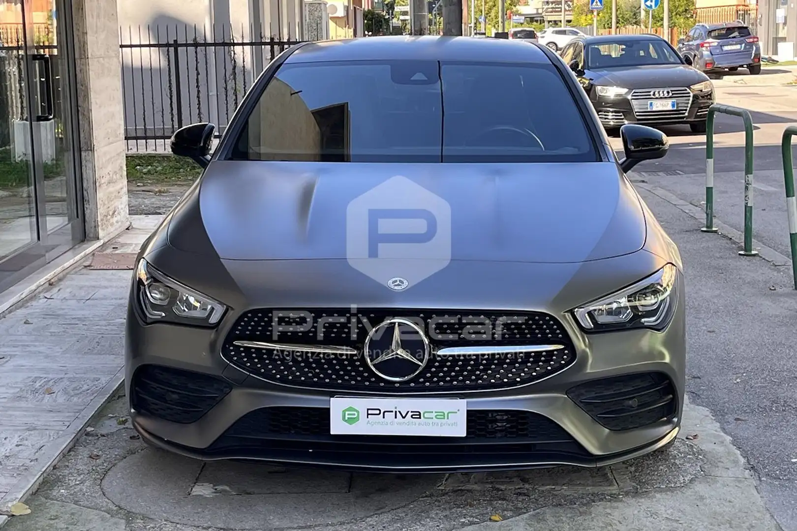 Mercedes-Benz CLA 200 CLA 200 d Automatic Premium Silber - 2