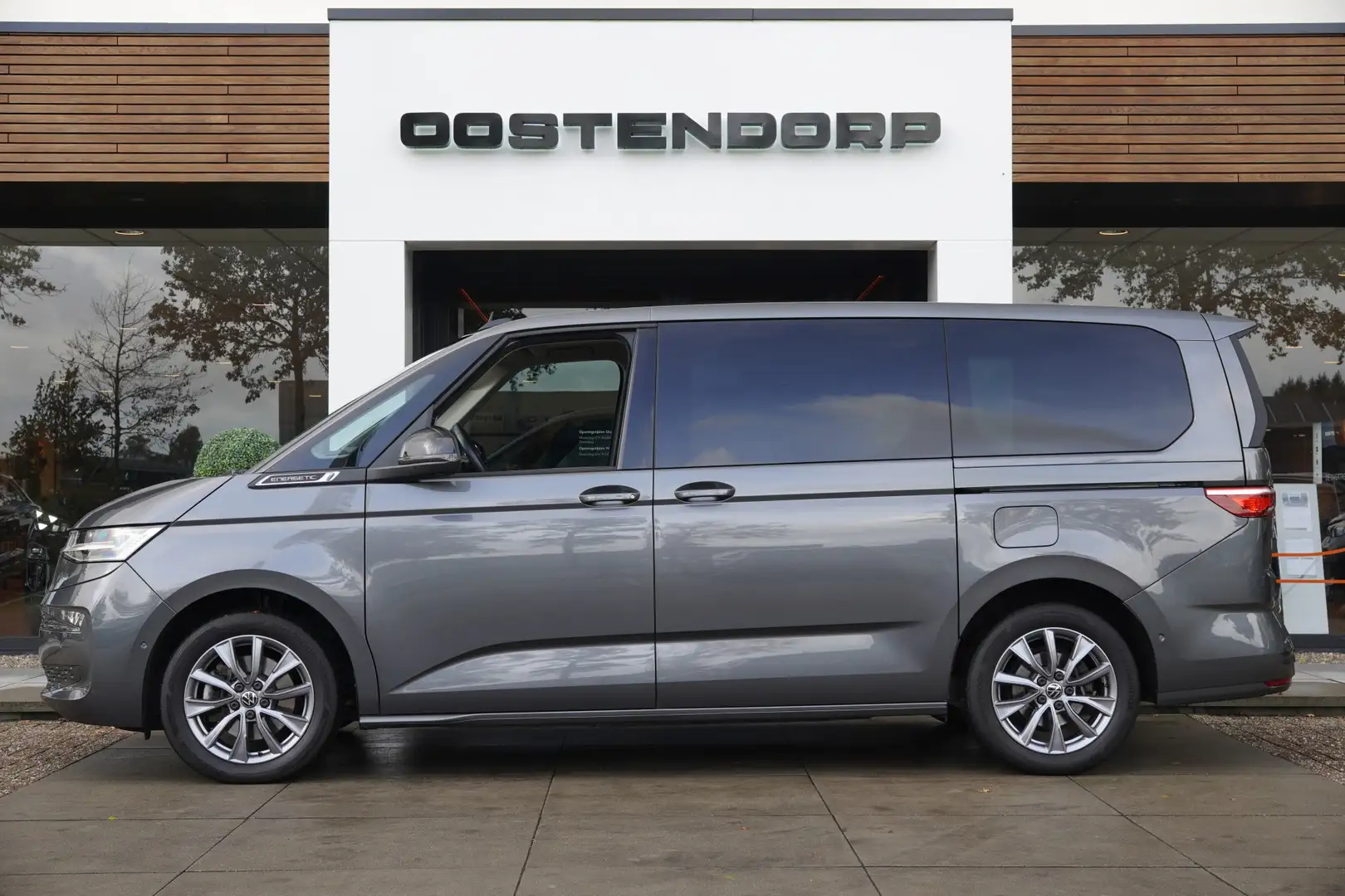 Volkswagen T7 Multivan 1.4/218pk eHybrid L2H1 Energetic 6p.|2022|Panorama Gris - 1
