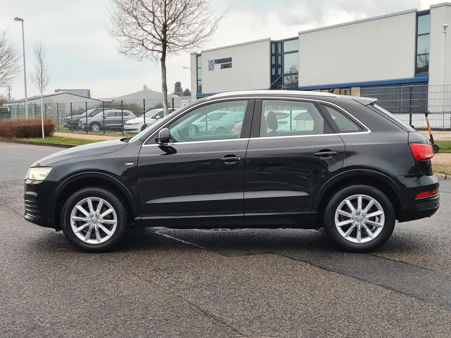 Audi Q3 S-Line *Navi*Xenon*PDC* Schwarz - 2