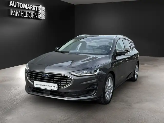 Ford Focus view 3