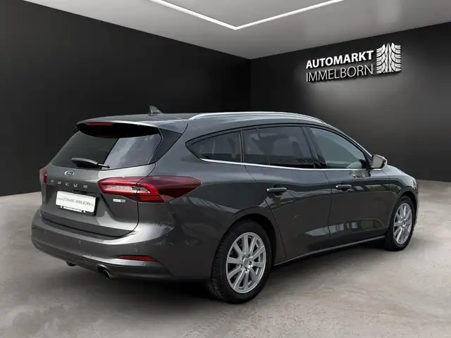 Ford Focus view 8