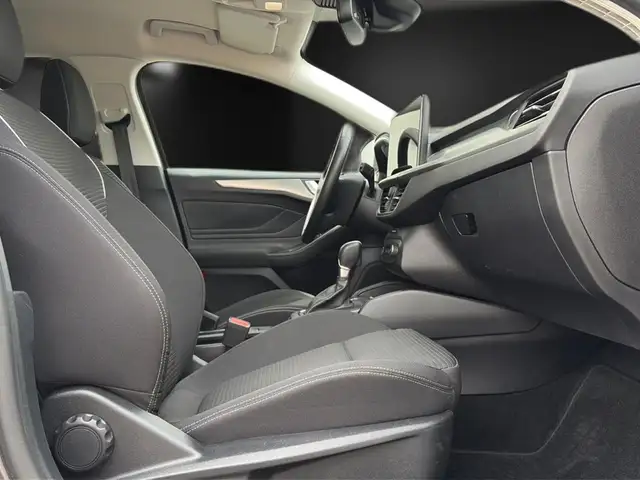 Ford Focus view 15
