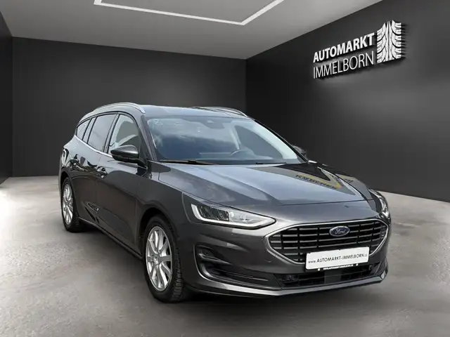 Ford Focus view 2