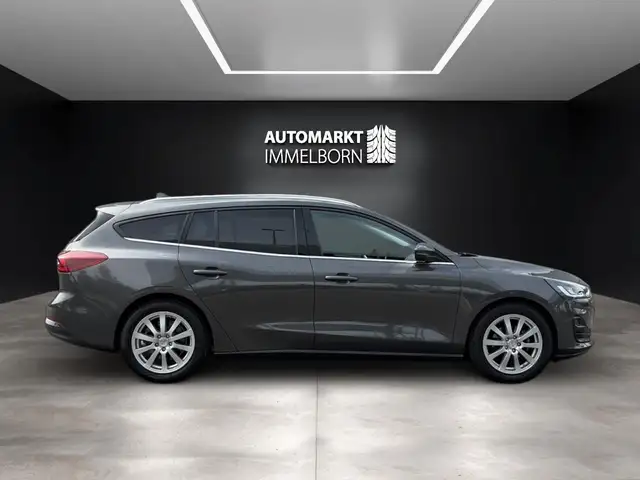 Ford Focus view 11