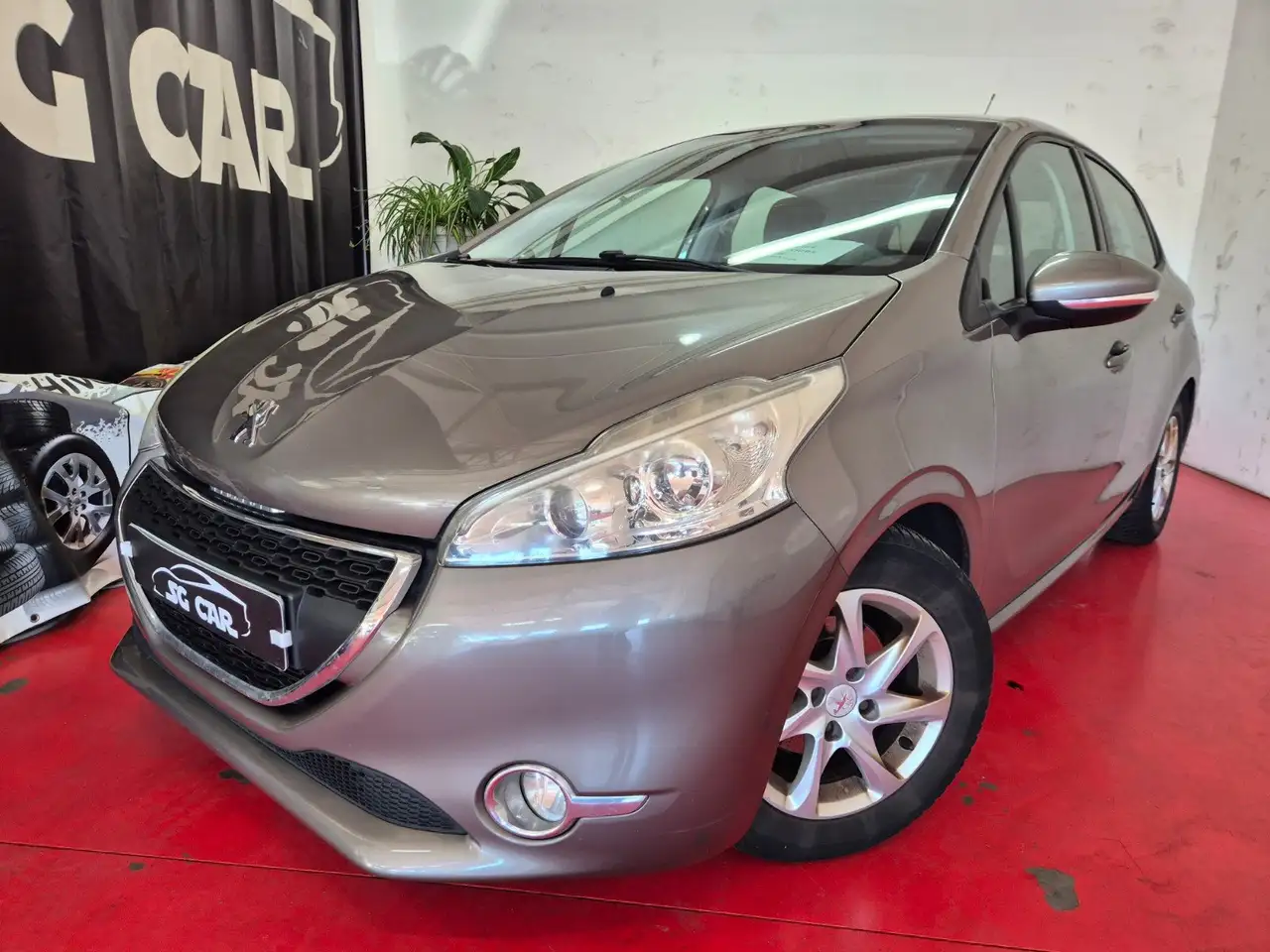 Peugeot 208 208