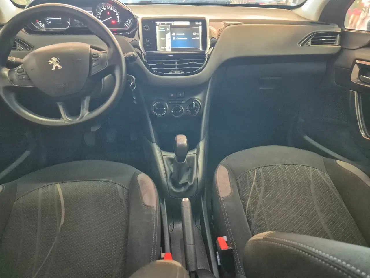 Peugeot 208 208 — photo 8