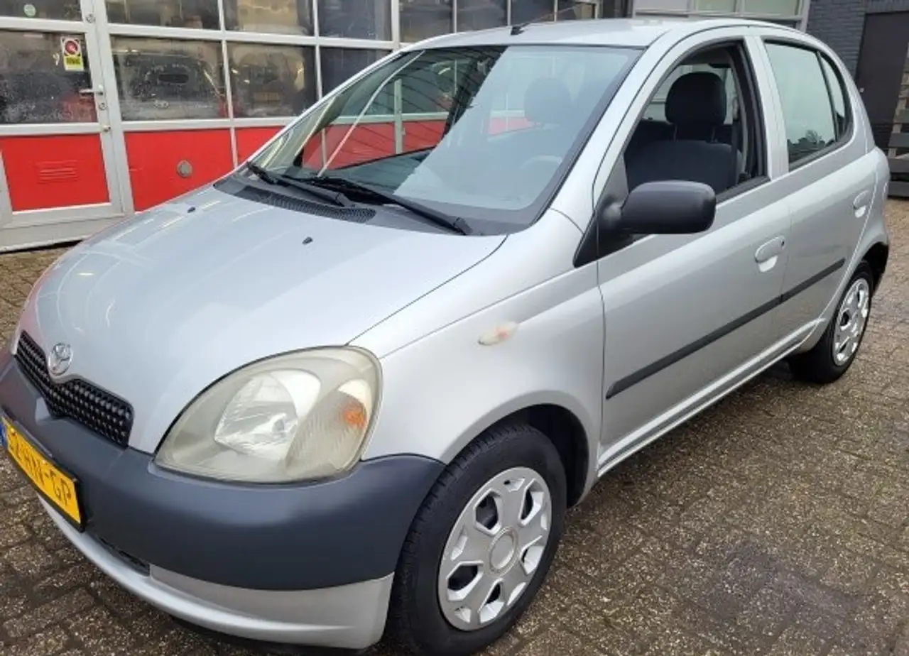 Toyota Yaris 1.0-16V VVT-i Terra met afneembare Trekhaak, foto 2