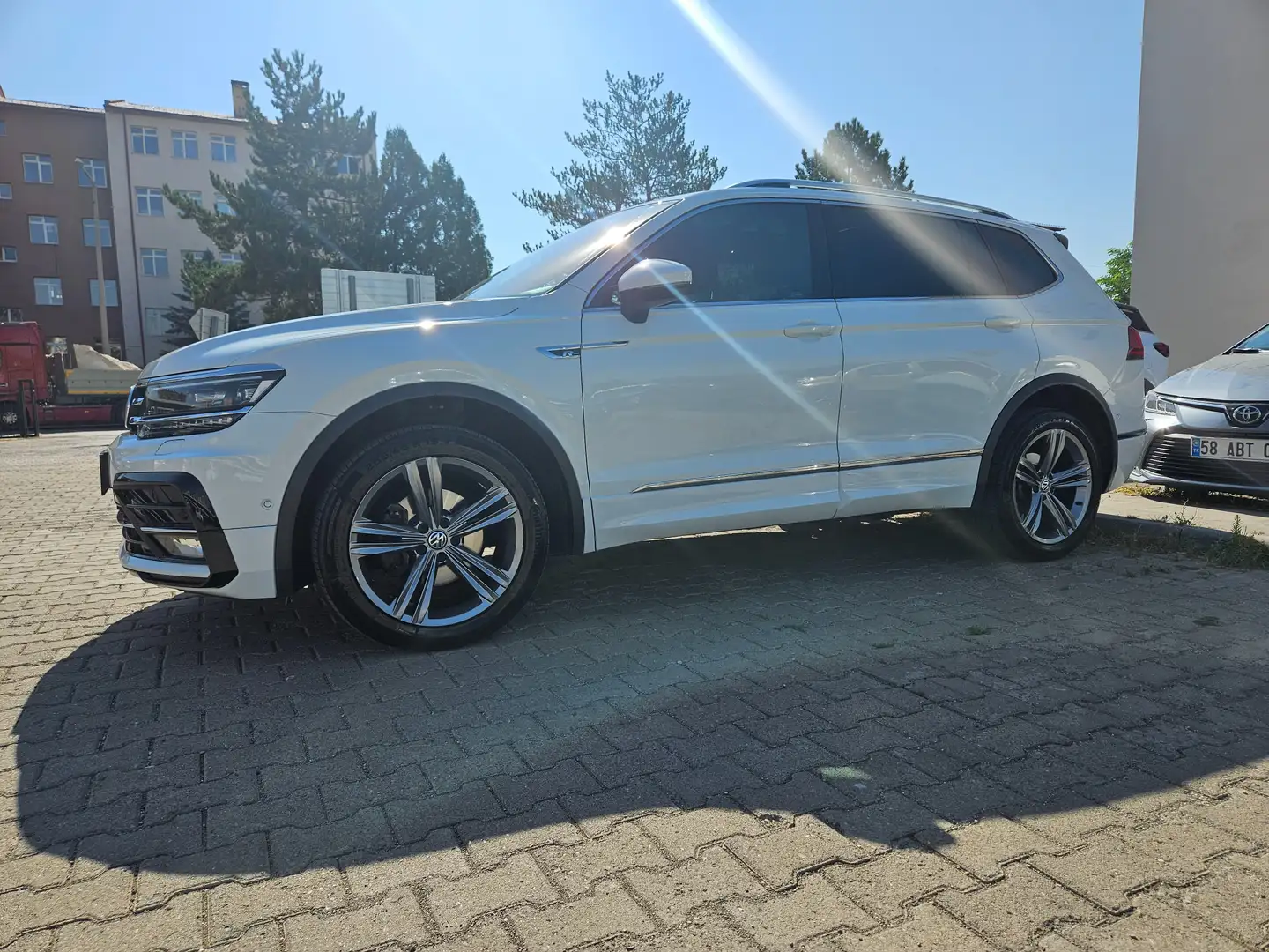 Volkswagen Tiguan Tiguan 1.5 TSI HL Business R. Allspace PANO DAK bijela - 1