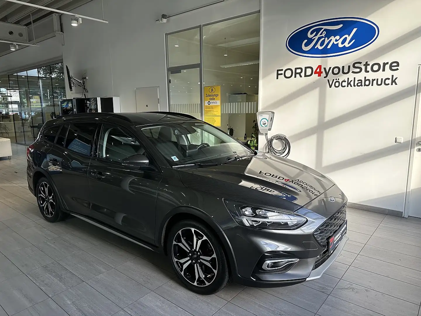 Ford Focus Traveller 1,0 EcoBoost Active Business Aut. Gris - 1