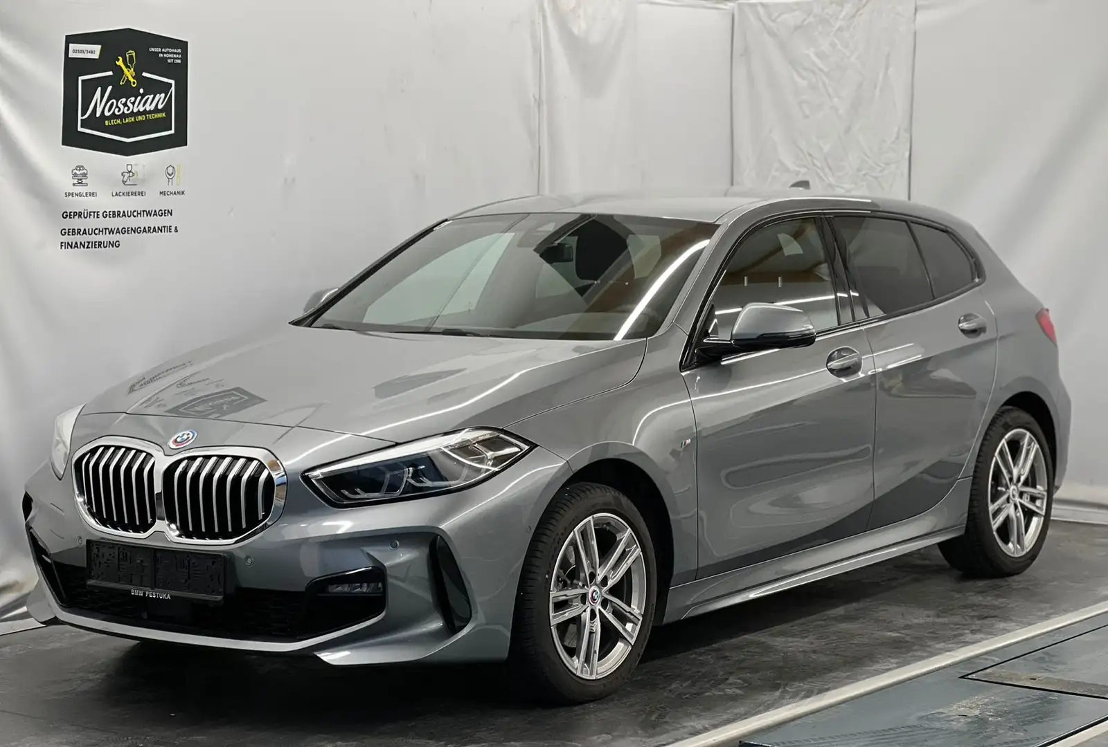 BMW 116 116 d M Sport Grau - 1