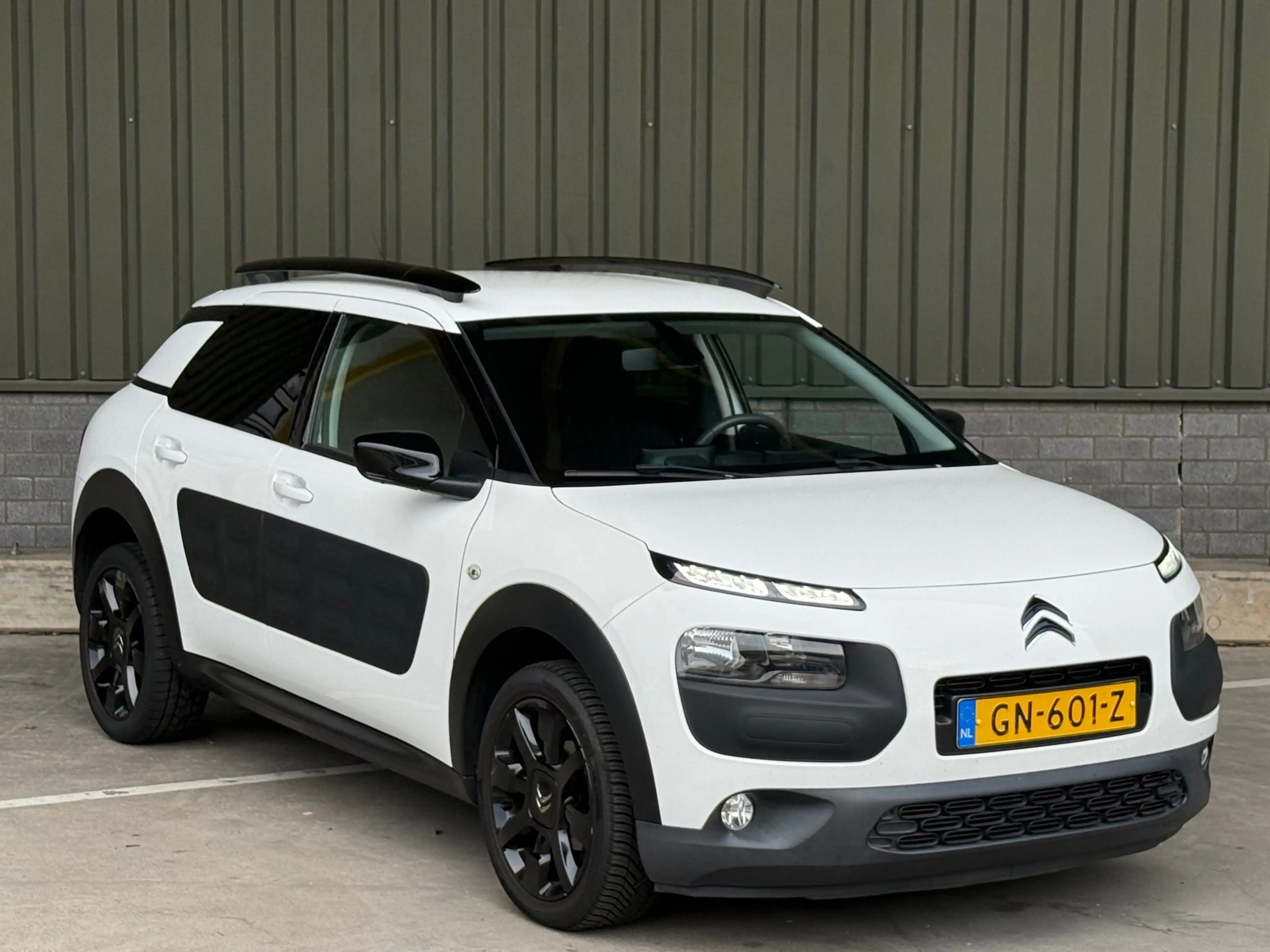 Citroen C4 Cactus 1.2 e-VTi Shine Automaat / leer / stoelverwarming — photo 2