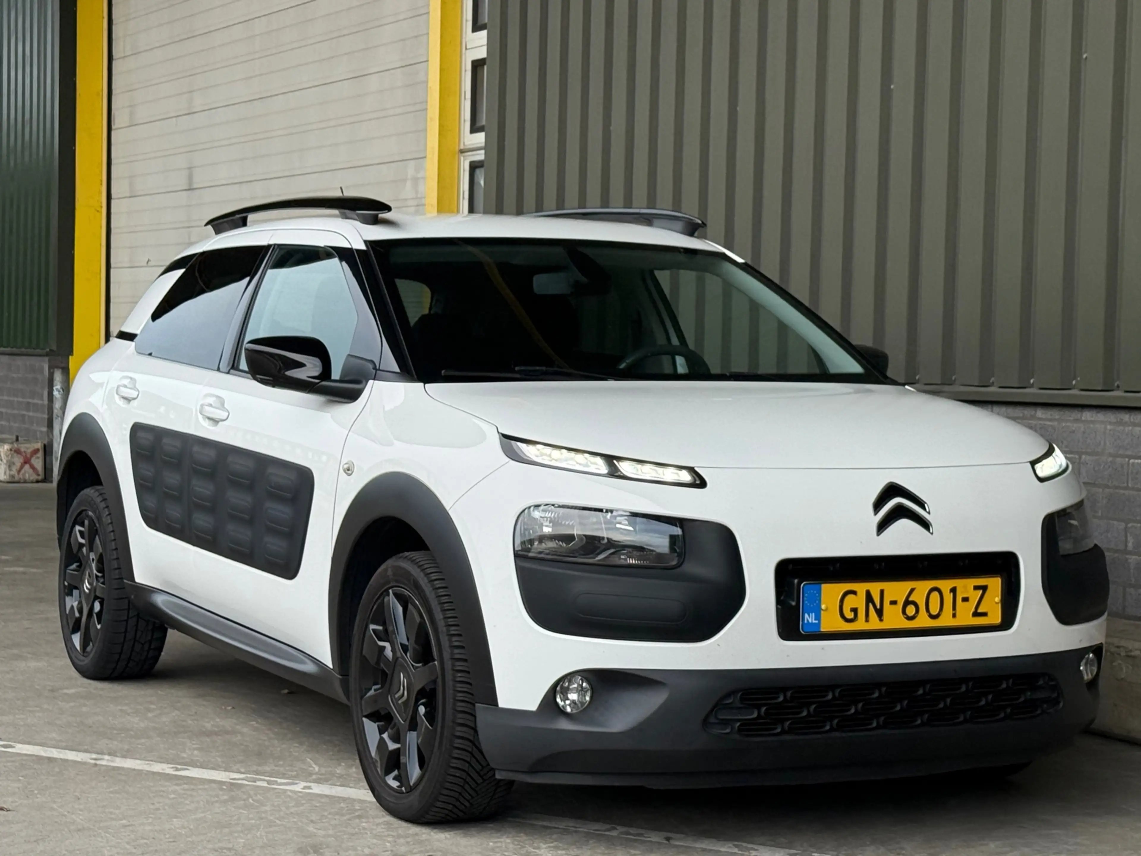 Citroen C4 Cactus 1.2 e-VTi Shine Automaat / leer / stoelverwarming — photo 3