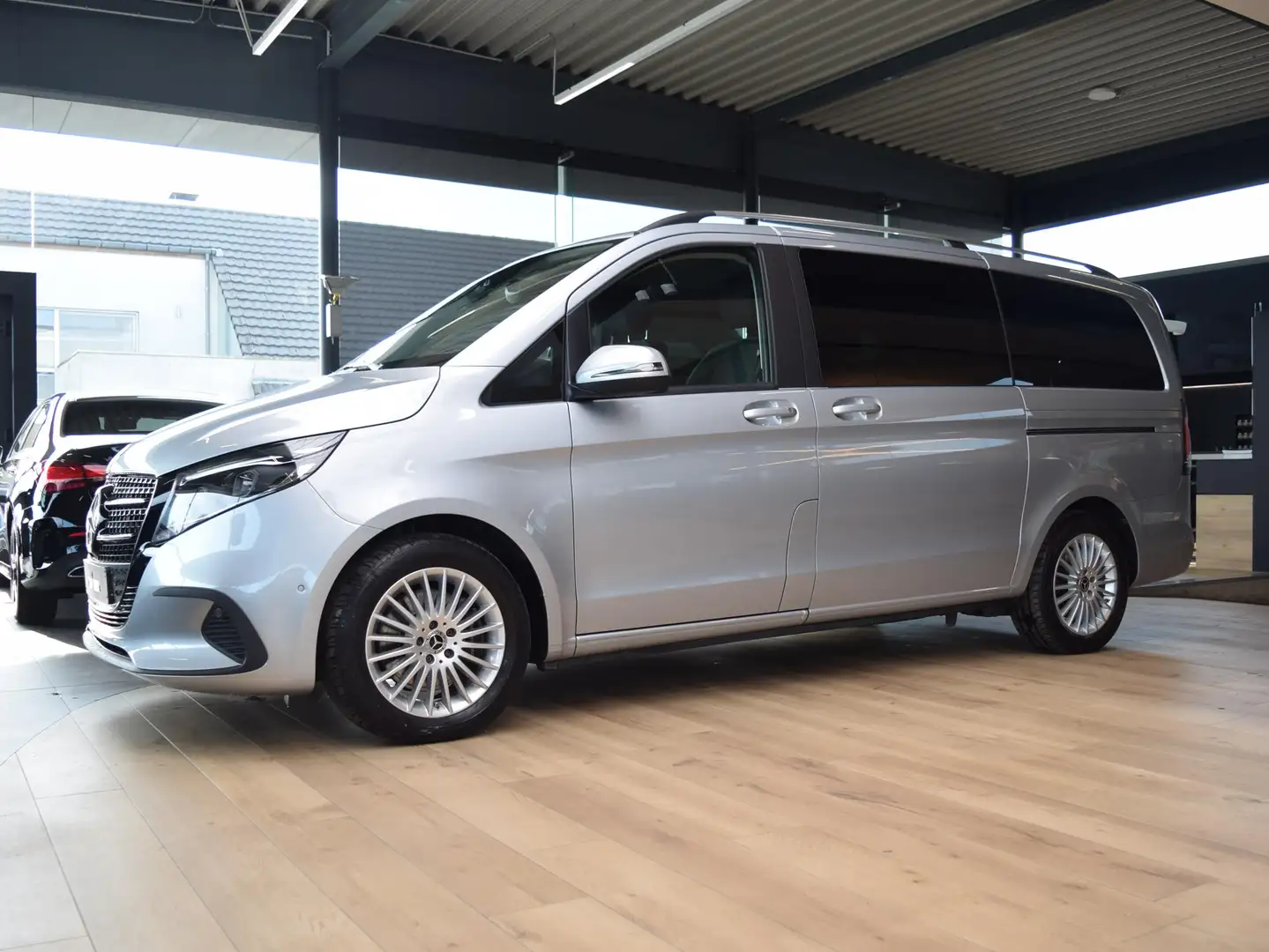 Mercedes-Benz V 220 V 220d L2 Style Plus pakket / Multibeam / Trekhaak Plateado - 1