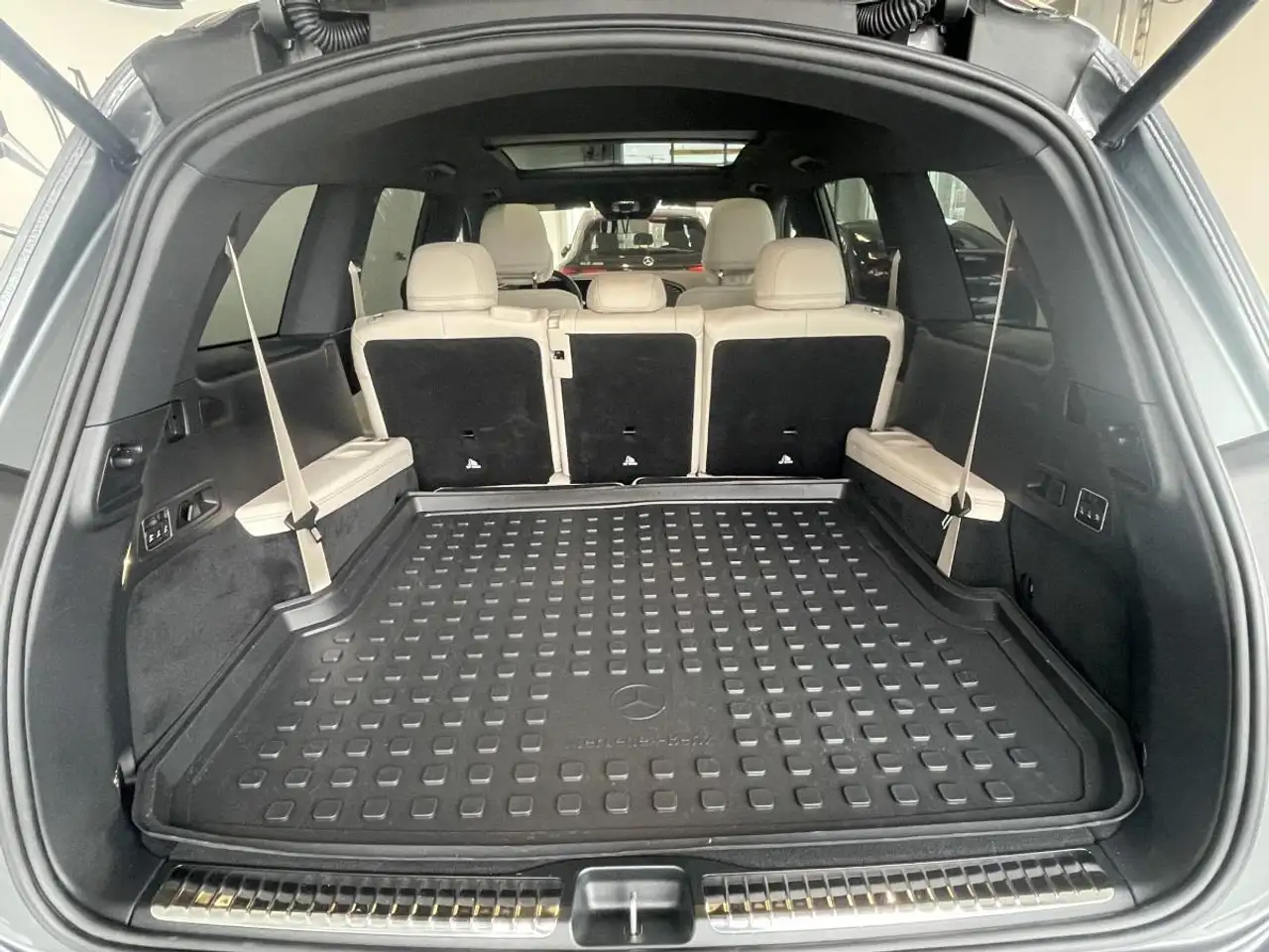 Mercedes-Benz GLS снимка Mercedes-Benz GLS