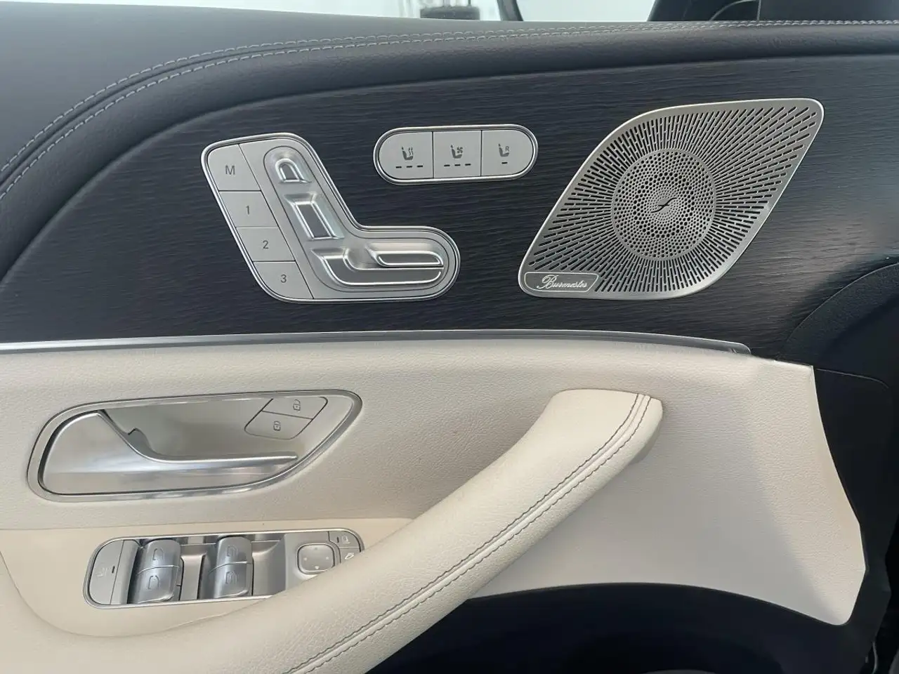 Mercedes-Benz GLS снимка Mercedes-Benz GLS