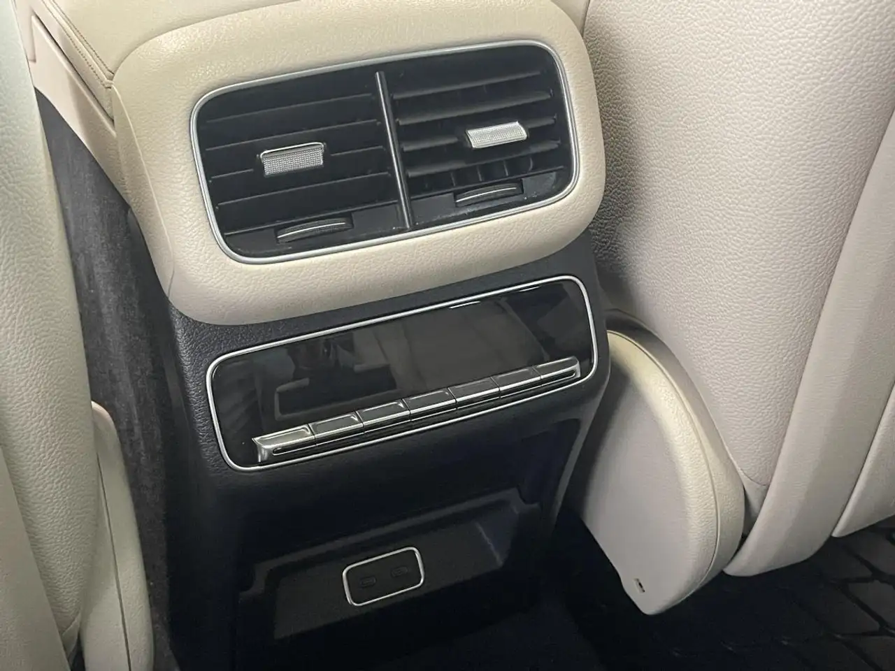 Mercedes-Benz GLS снимка Mercedes-Benz GLS