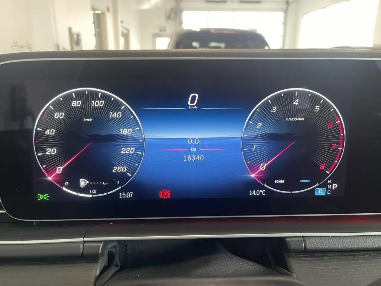 Mercedes-Benz GLS снимка Mercedes-Benz GLS