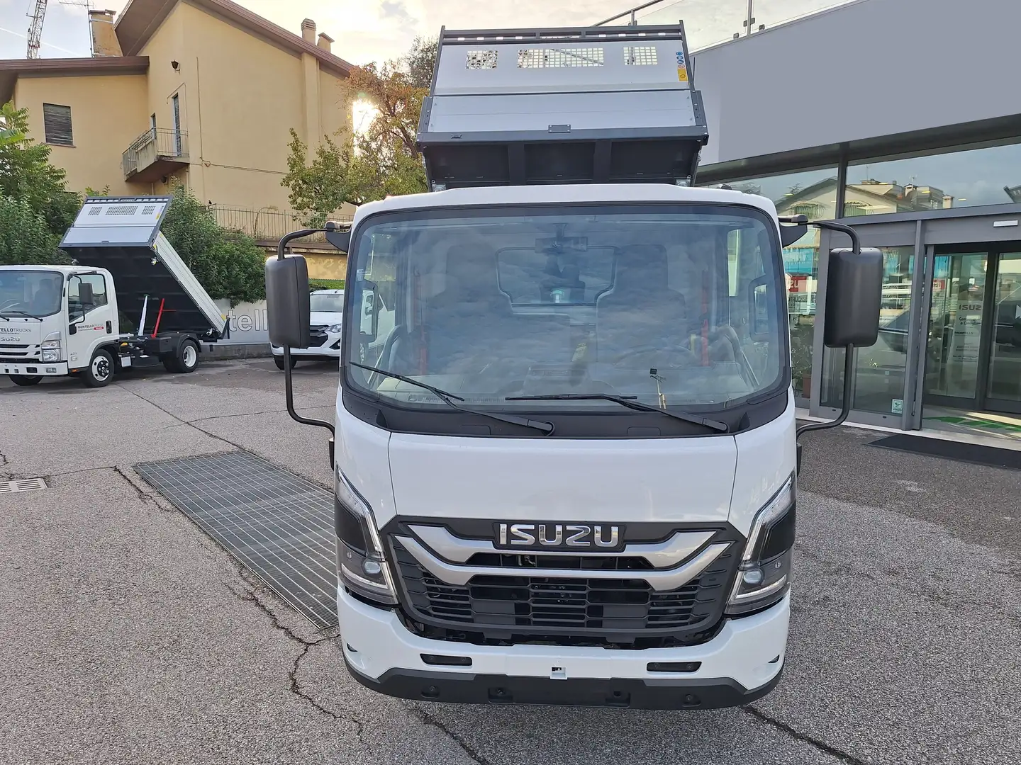 Isuzu M21 GEN2 A/T NUOVO MODELLO RIBALTABILE TRILATREALE Weiß - 2
