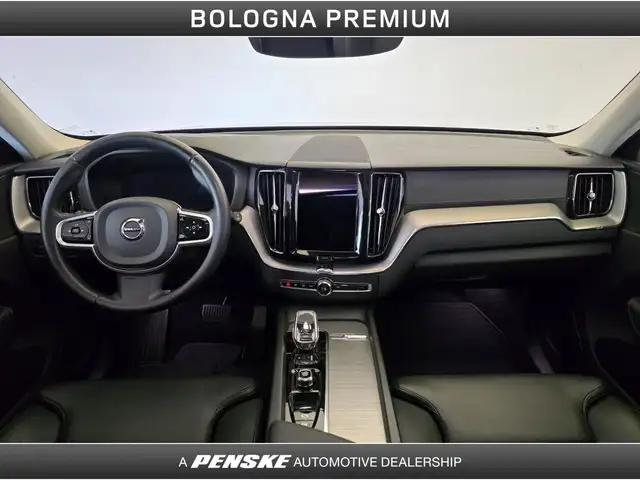Volvo XC60 view 4