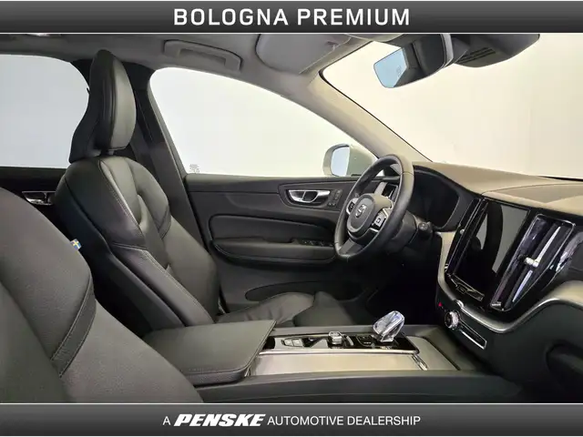 Volvo XC60 view 3