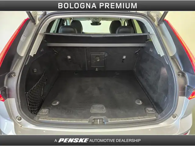 Volvo XC60 view 11