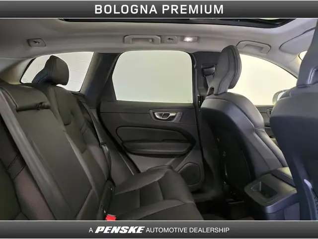 Volvo XC60 view 5