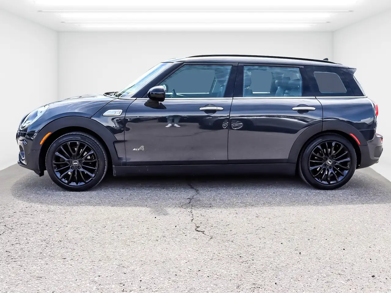 MINI Cooper Clubman снимка MINI Cooper Clubman