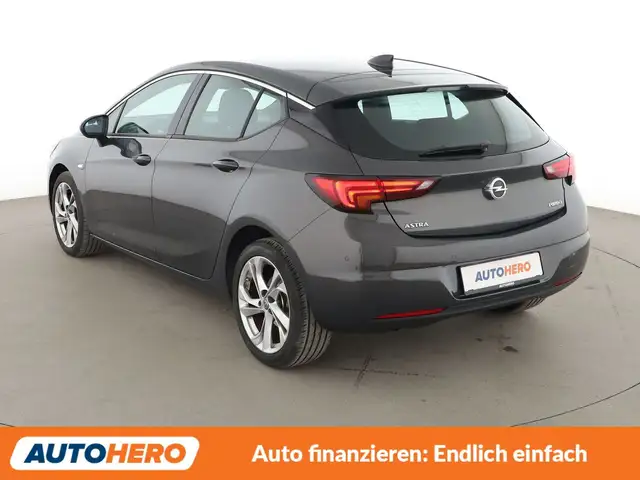 Opel Astra view 4