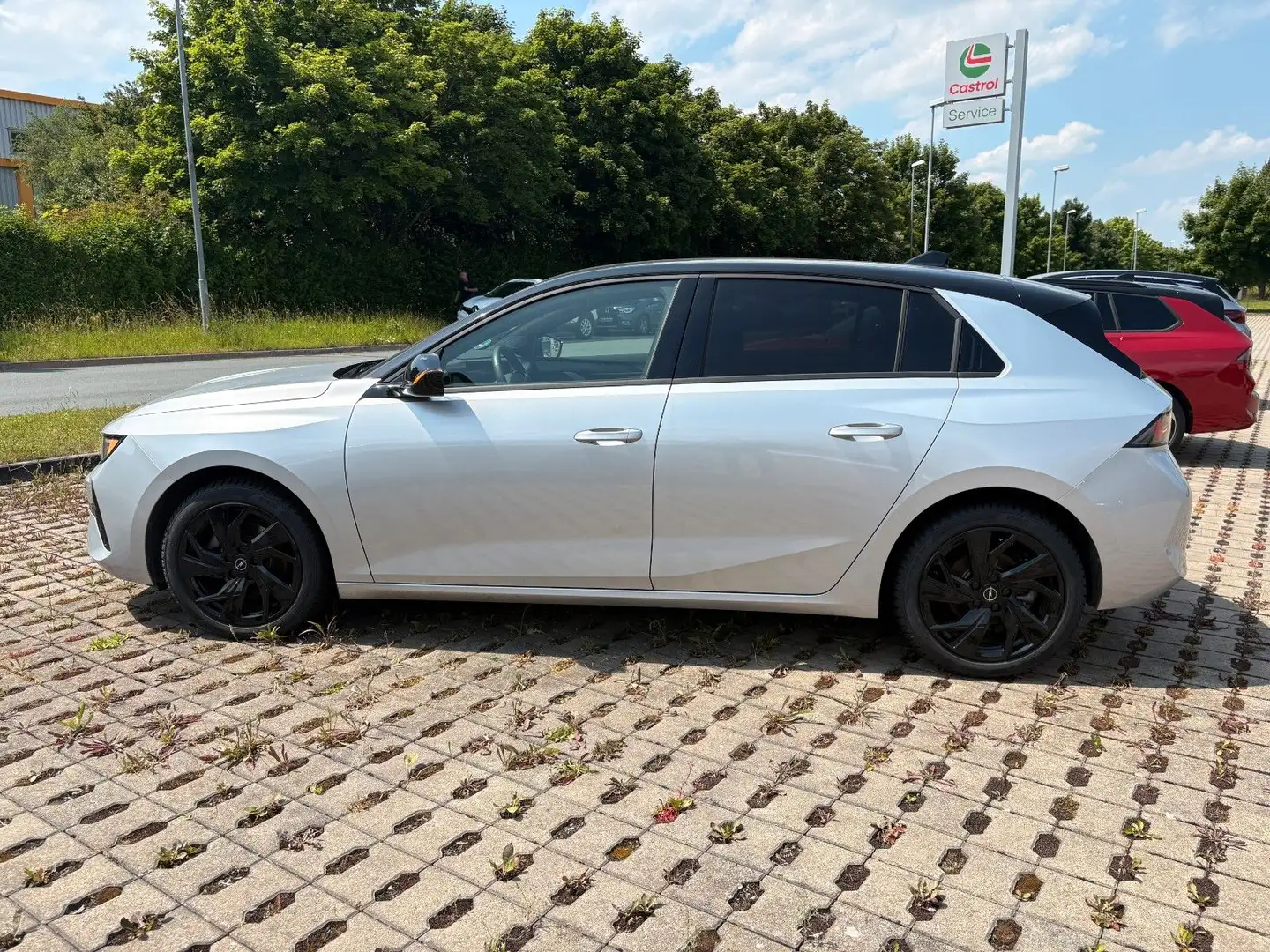 Opel Astra 1.2 Turbo 96kW GS Auto SHZ/KAMERA/DAB Silber - 2