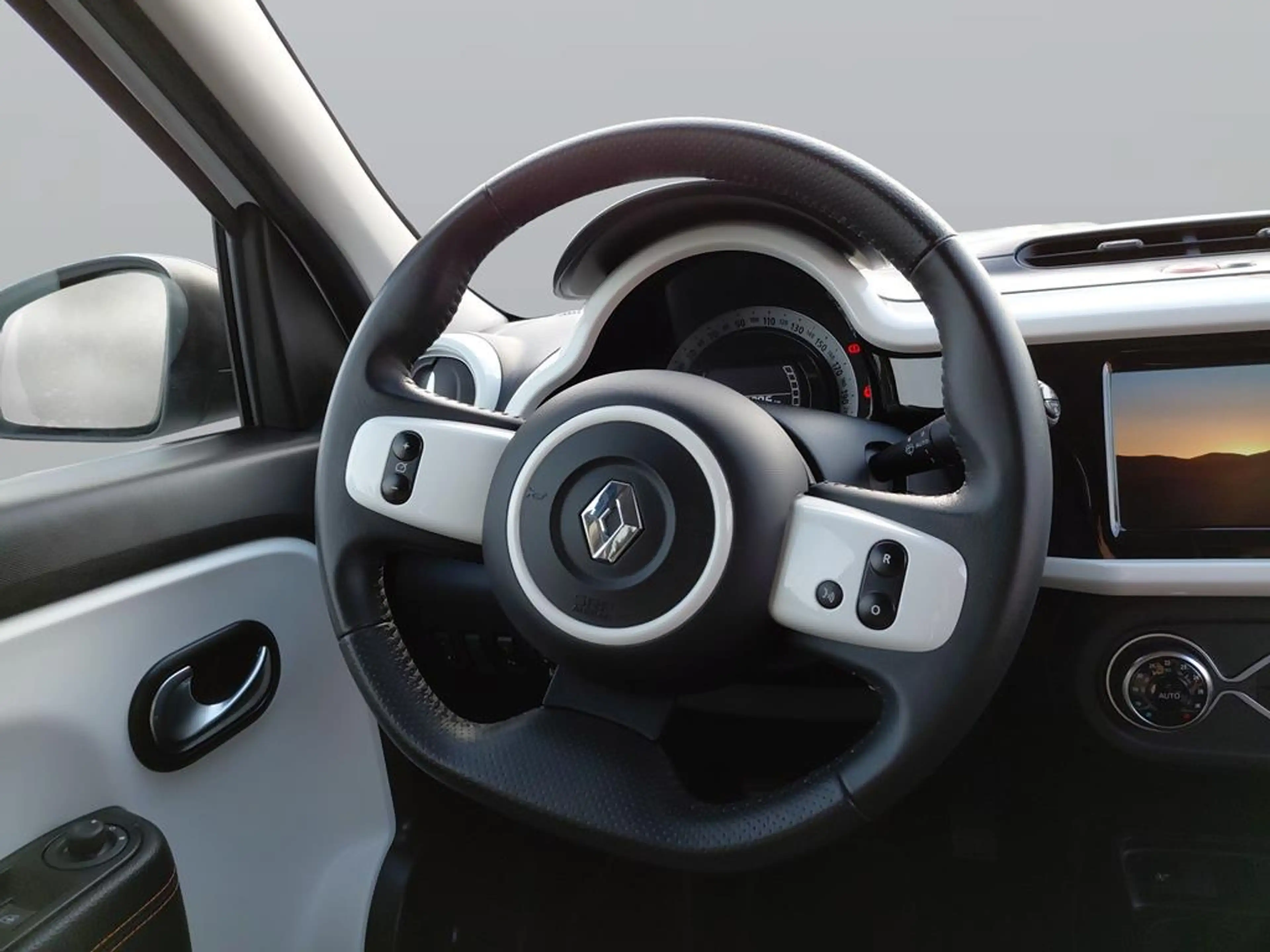 Renault Twingo VIBES SCe 65 — photo 15