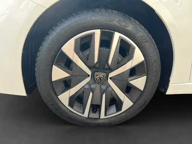 Peugeot 208 view 7