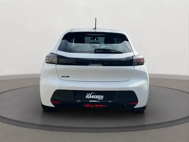 Peugeot 208 view 4