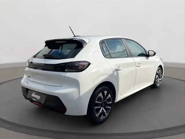 Peugeot 208 view 5