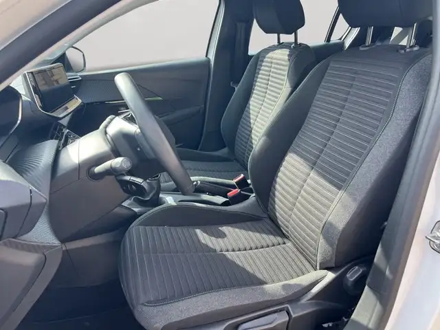 Peugeot 208 view 8