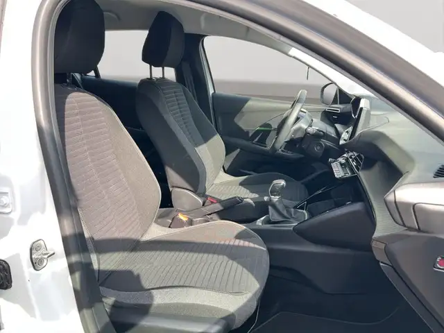 Peugeot 208 view 9