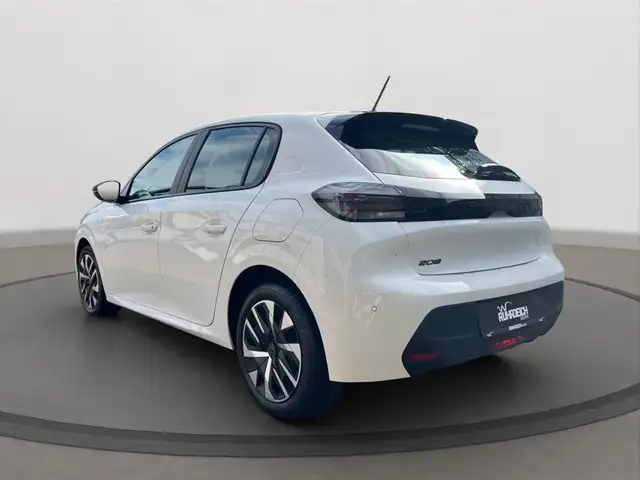 Peugeot 208 view 3