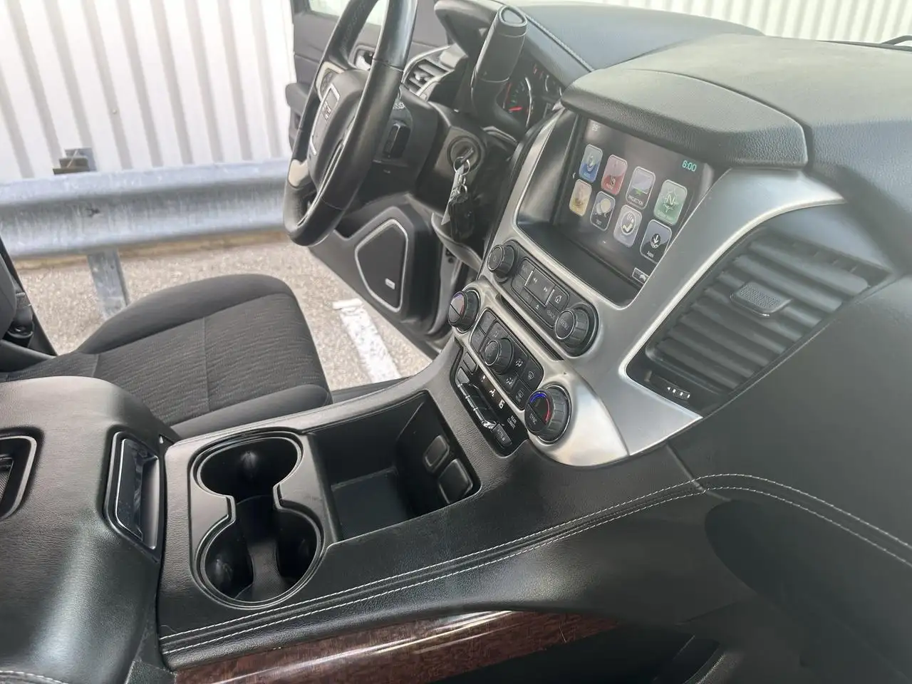 GMC Yukon снимка GMC Yukon