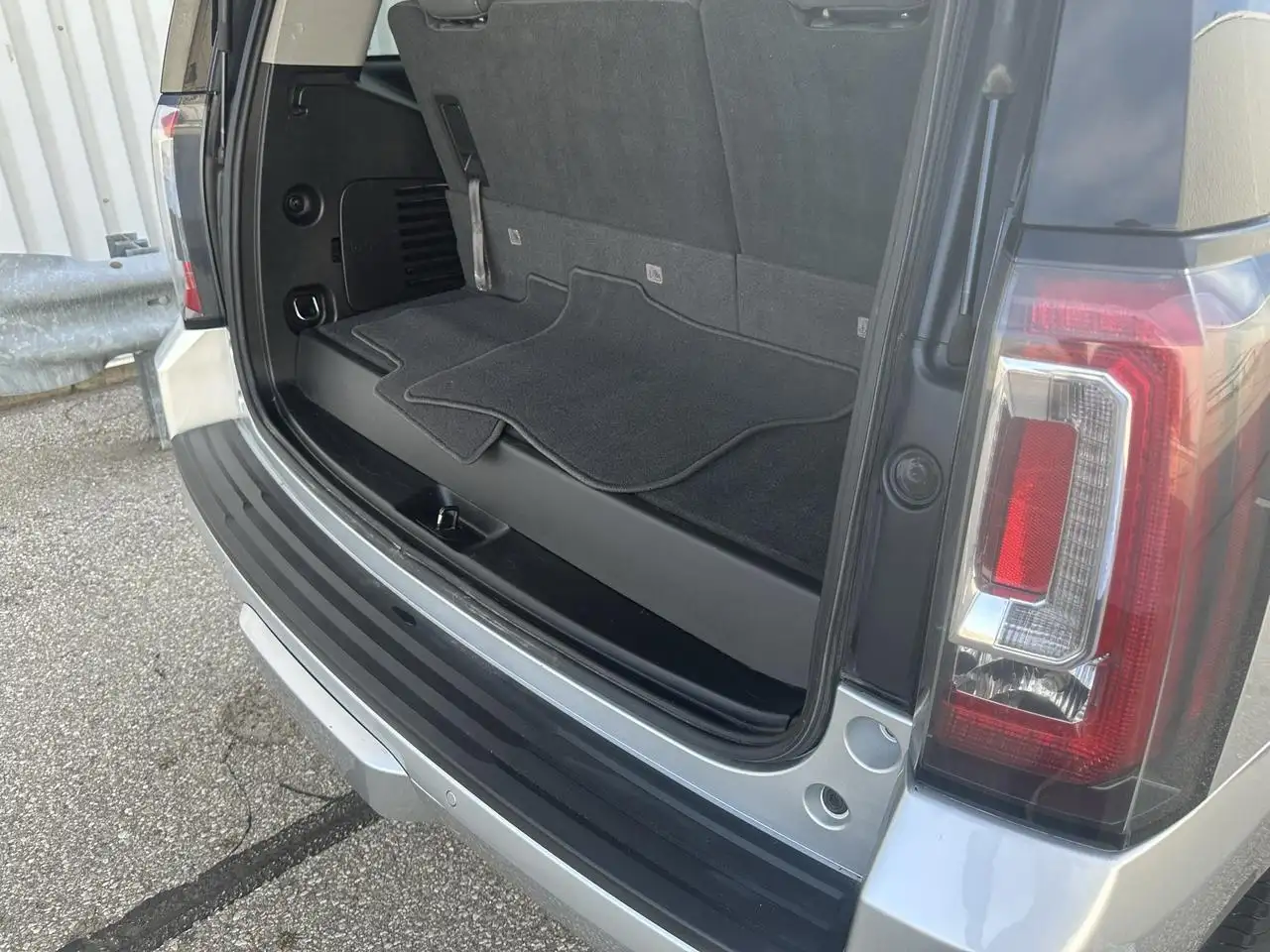 GMC Yukon снимка GMC Yukon