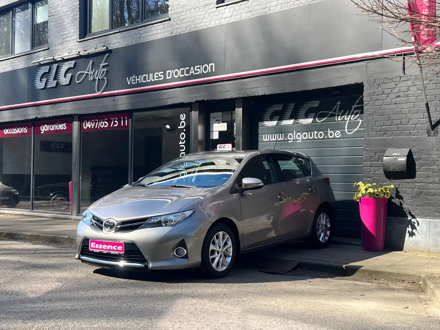 Toyota Auris 1.6i Lounge Grijs - 1