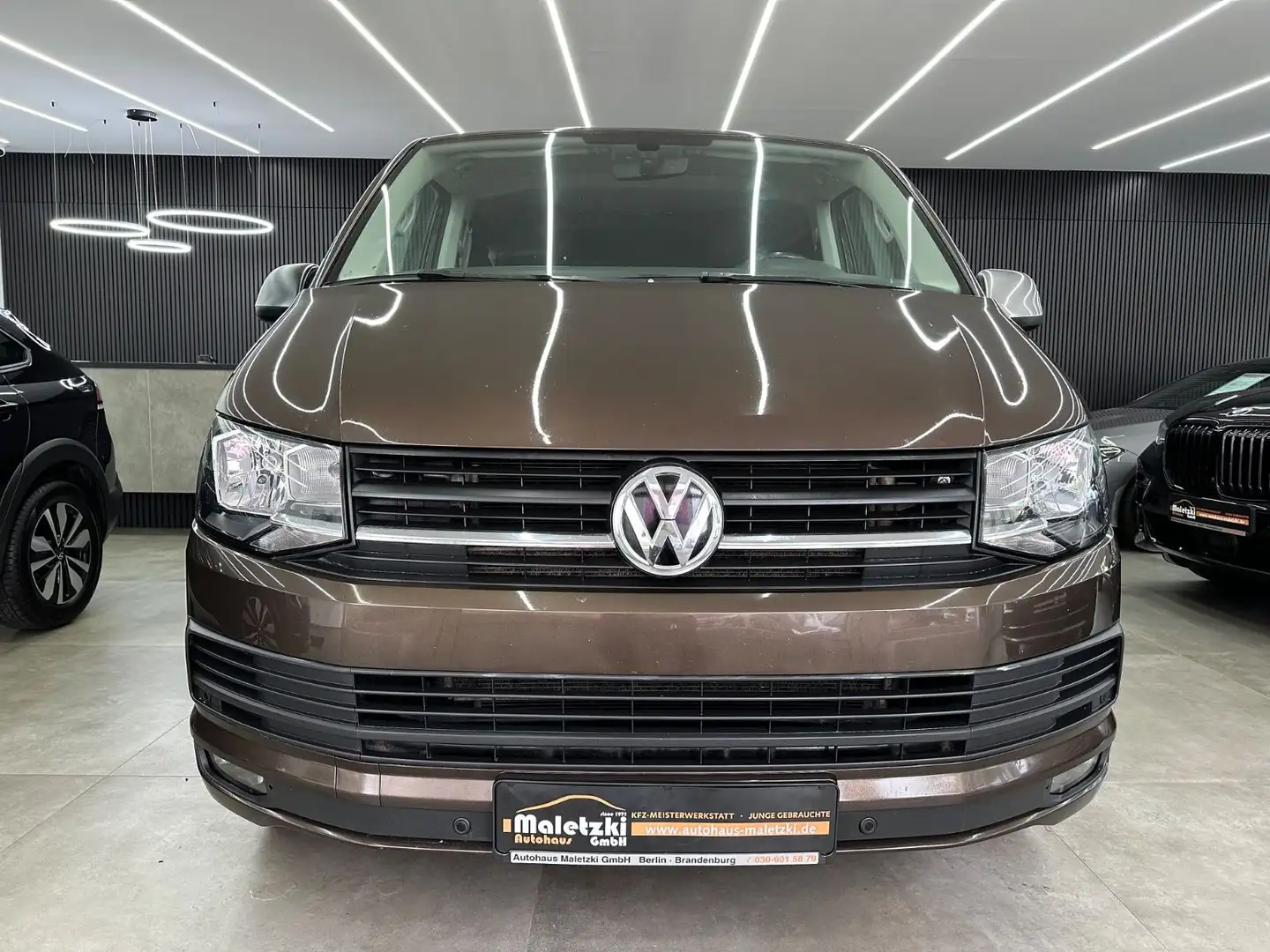 Volkswagen T6 Multivan T6  2.0 TDI Multivan Trendline*1.Hd*6.Sitze*DSG* Marrone - 2