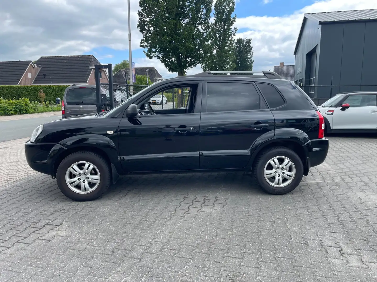 Hyundai TUCSON 2.0i Dynamic Executive Black - 2