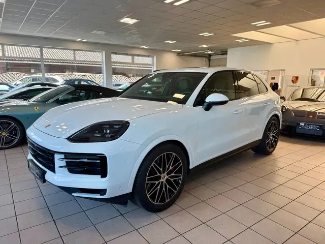 Porsche Cayenne view 2