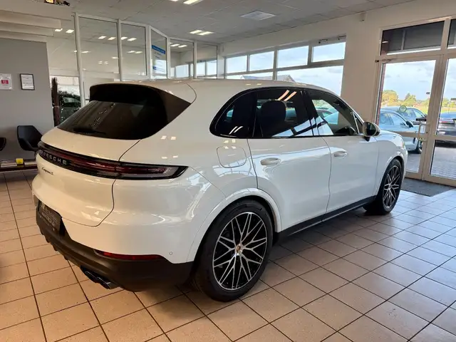 Porsche Cayenne view 5