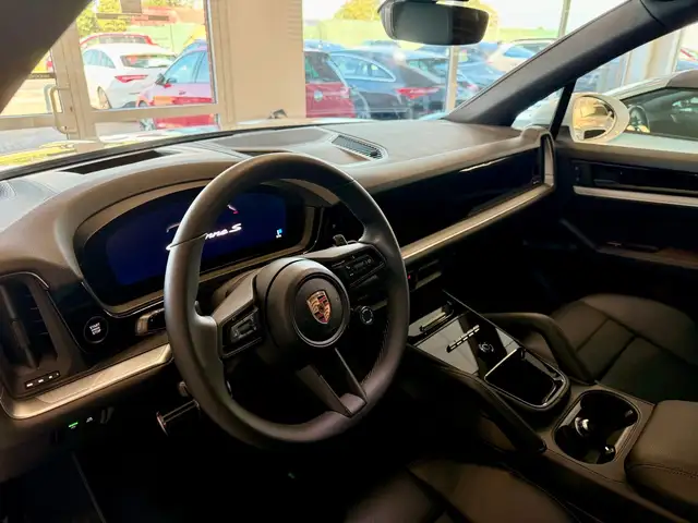 Porsche Cayenne view 14