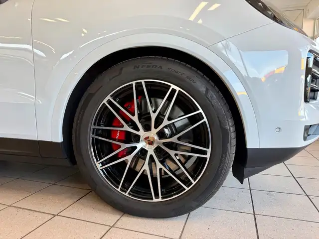 Porsche Cayenne view 6